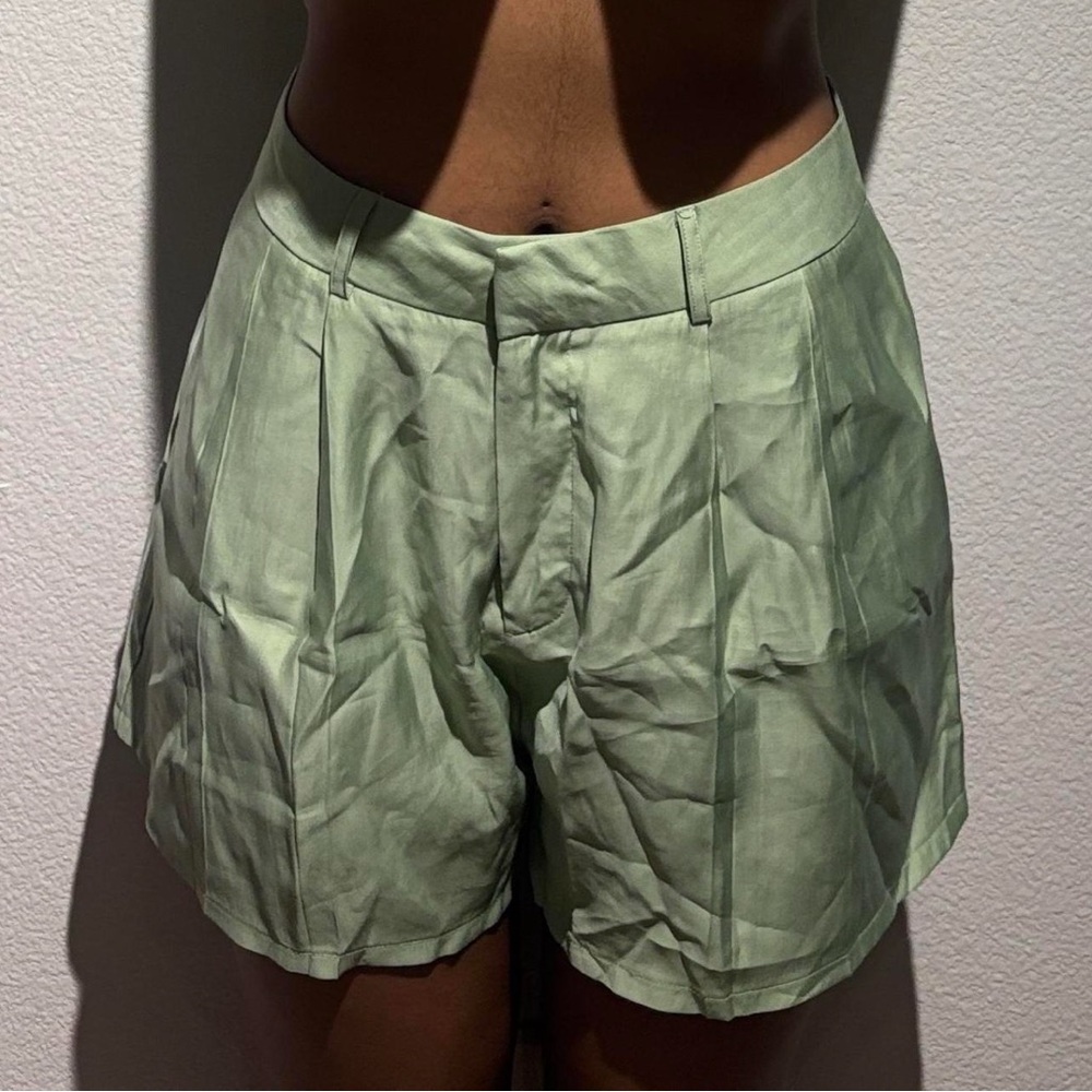 High Waist Green Shorts with Pleats